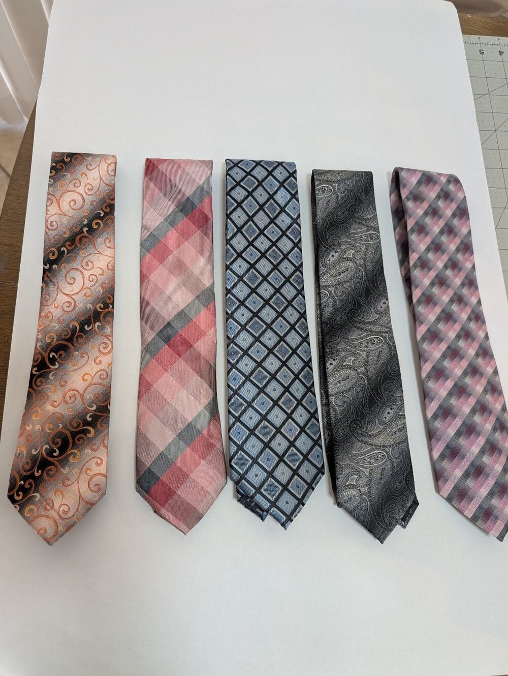 Van Heusen Men's Necktie Lot of 5 Silk & Polyester Plaid Paisley Geometric Swirl